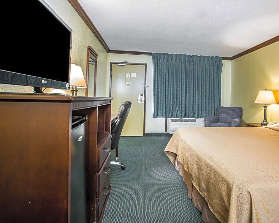 Quality Inn San Diego I-5 Naval Base