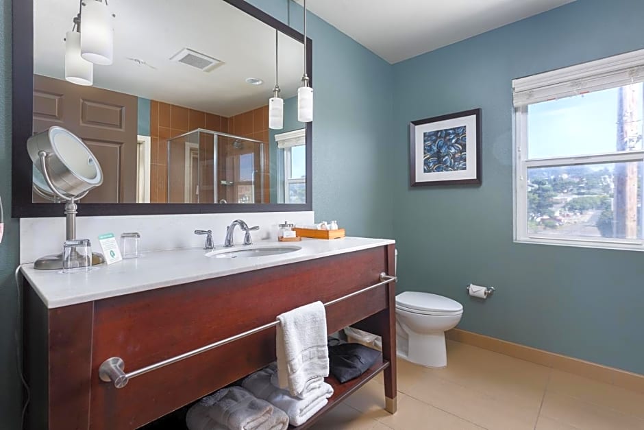 The Coho Oceanfront Lodge