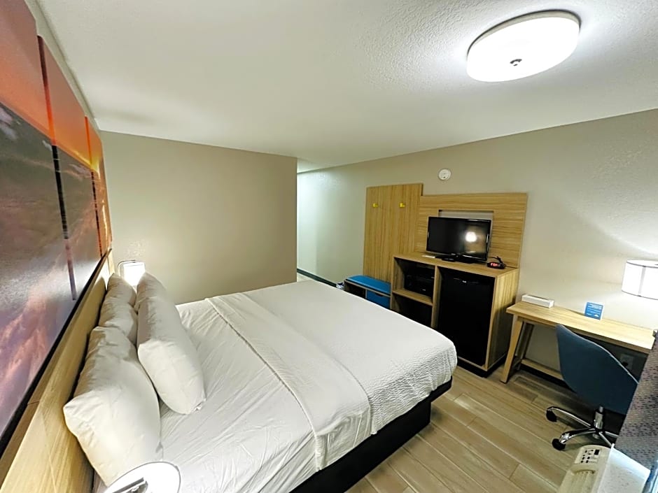 Days Inn by Wyndham Holland