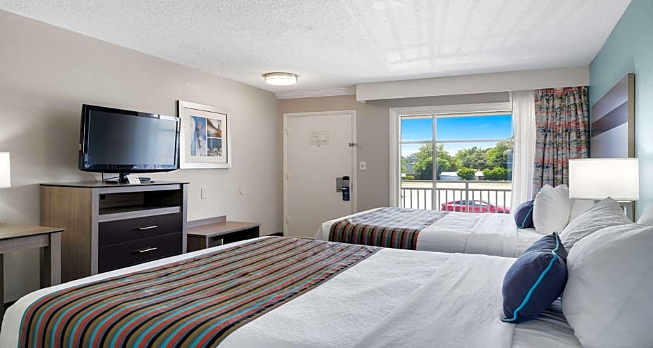 Best Western Plus Holiday Sands Inn & Suites