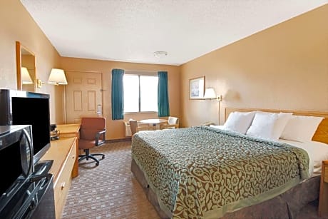 1 Queen Bed Mobility Accessible Room Smoking