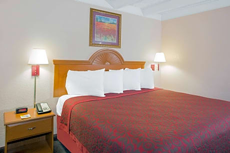 1 King Bed Smoking