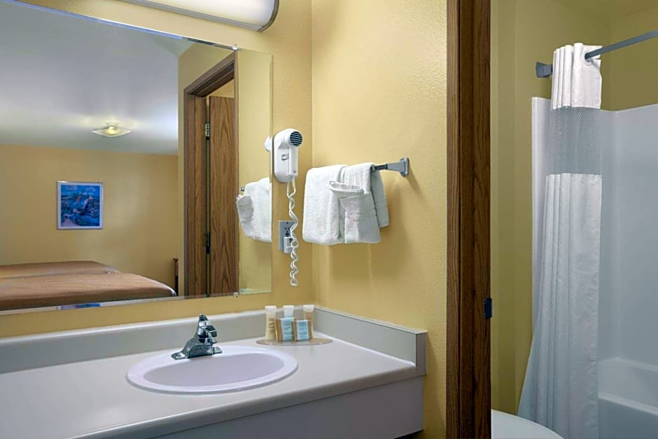 Travelodge by Wyndham Wenatchee