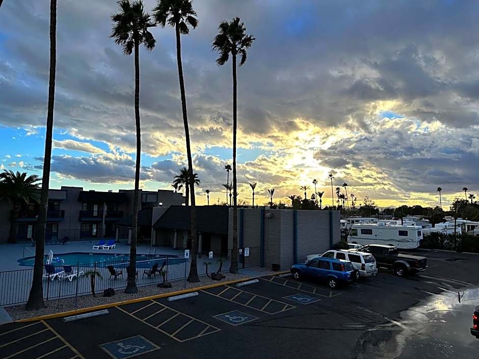 Studio 6 Suites Mesa AZ Near Downtown & Sloan Park