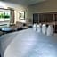 Best Western Plus Hilltop Inn