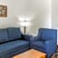 Econo Lodge Inn & Suites
