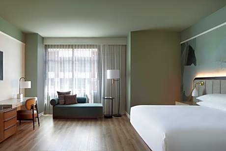 Large Executive Corner King Room