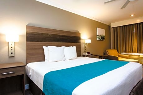 King Room with Bathtub - Disability Access/Non-Smoking