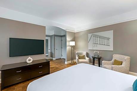 King Room with Mobility Accessible Walk In Shower
