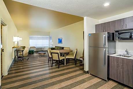 1 Bedroom Suite Separate Dining Area