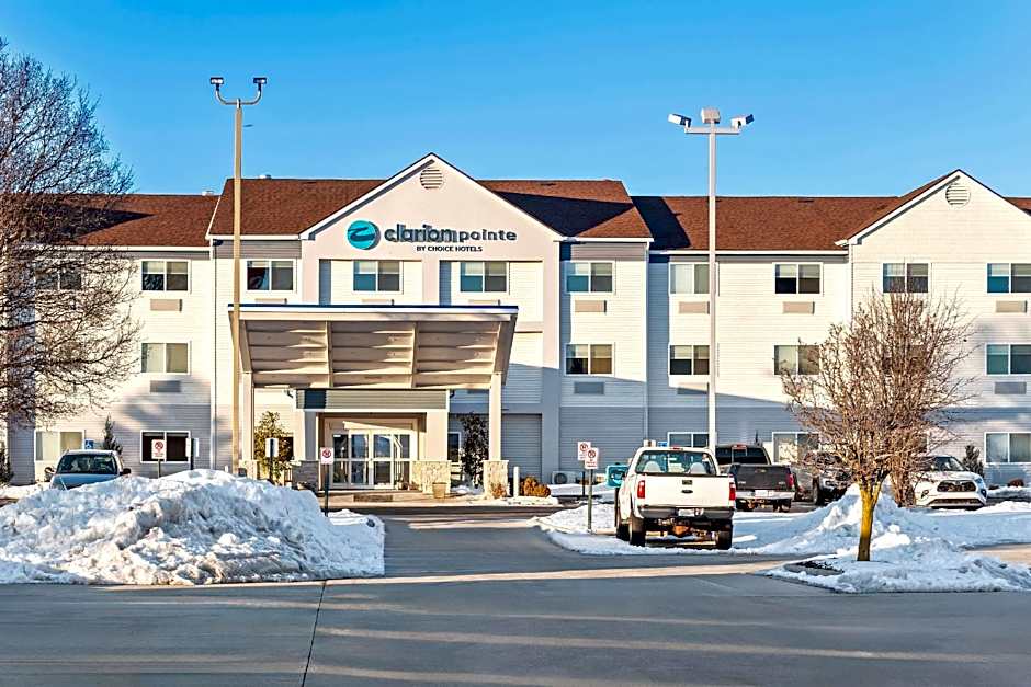 Clarion Pointe Mattoon Near University