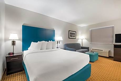 Queen Suite - Accessible/Non-Smoking