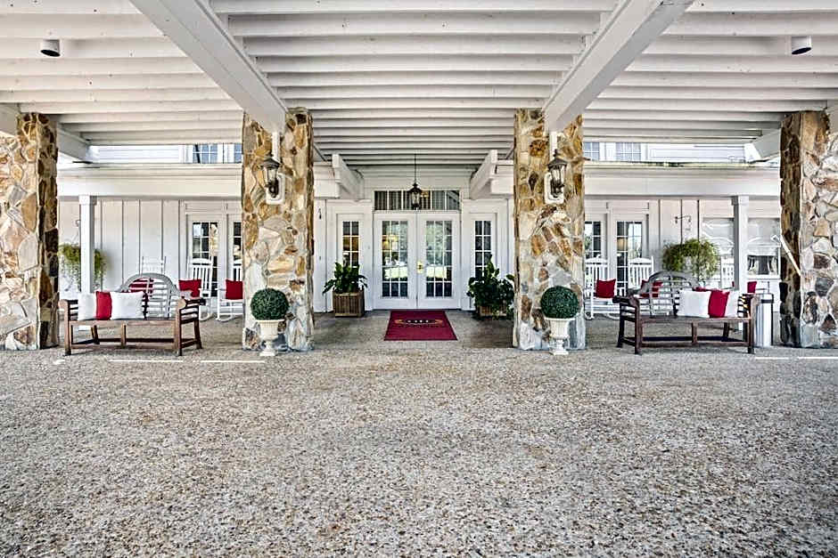 Gulf Hills Hotel and Retreat on the Water
