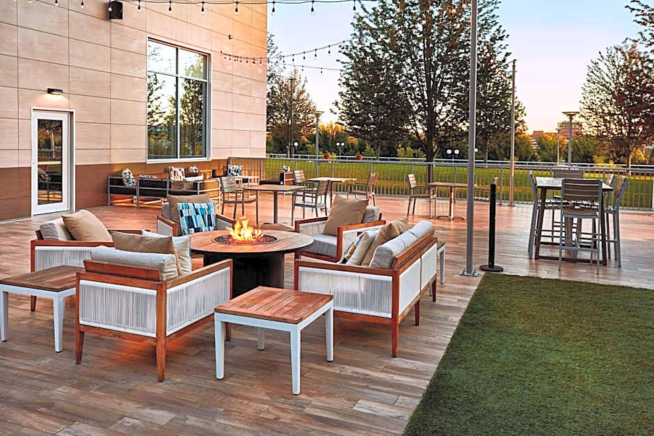 AC Hotel by Marriott Cincinnati at The Banks