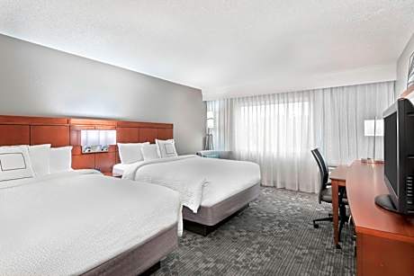 Queen Room with Two Queen Beds - Hearing Accessible