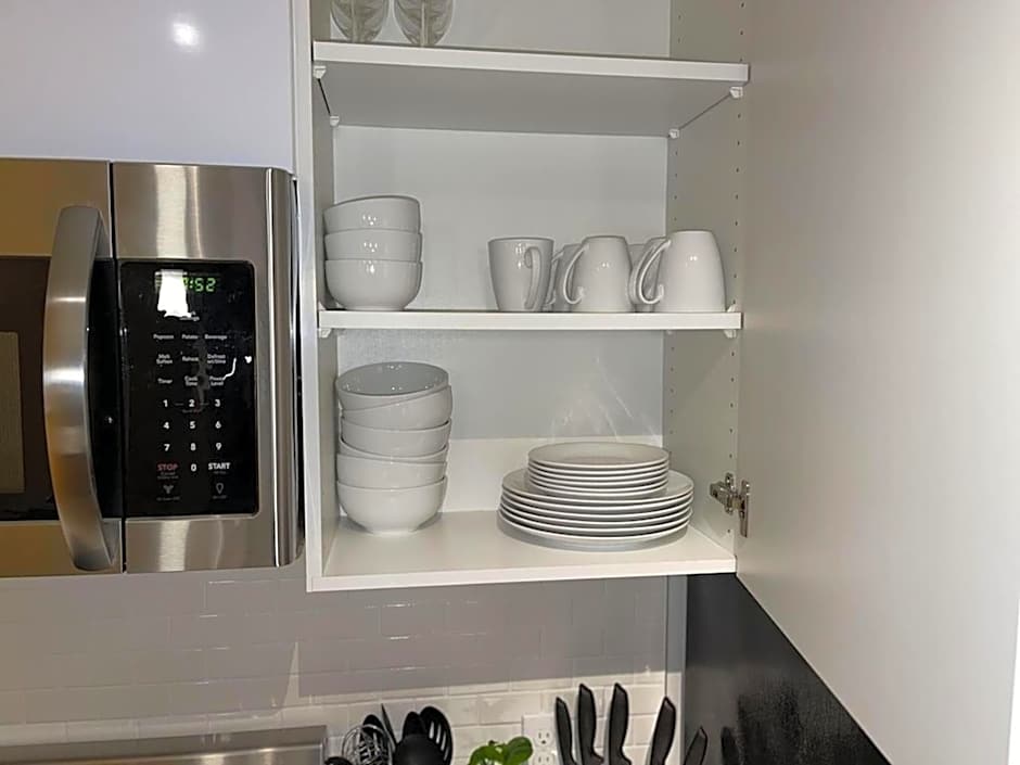 Full Kitchen-youtubetv-smart Locksking Bedtop Fl