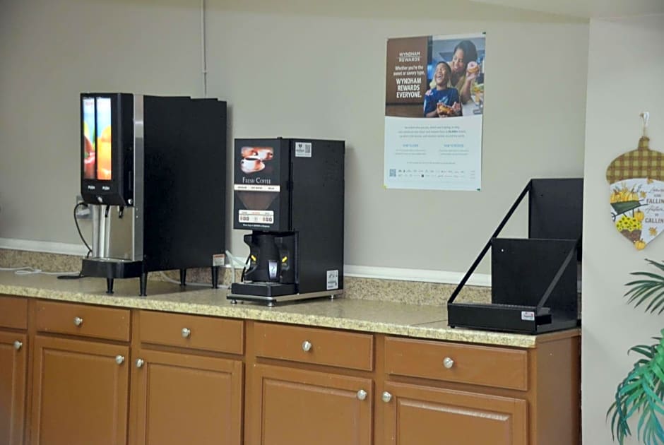 Super 8 by Wyndham Fredericksburg