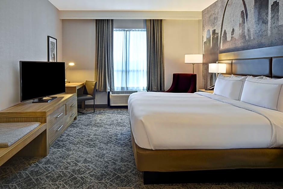 DoubleTree by Hilton St. Louis-Airport