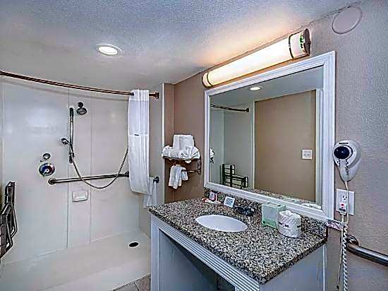 Casa Bella Inn & Suites