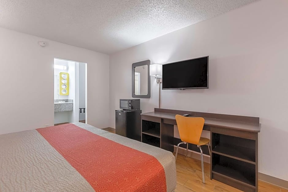 Motel 6-Bryan, TX - University Area