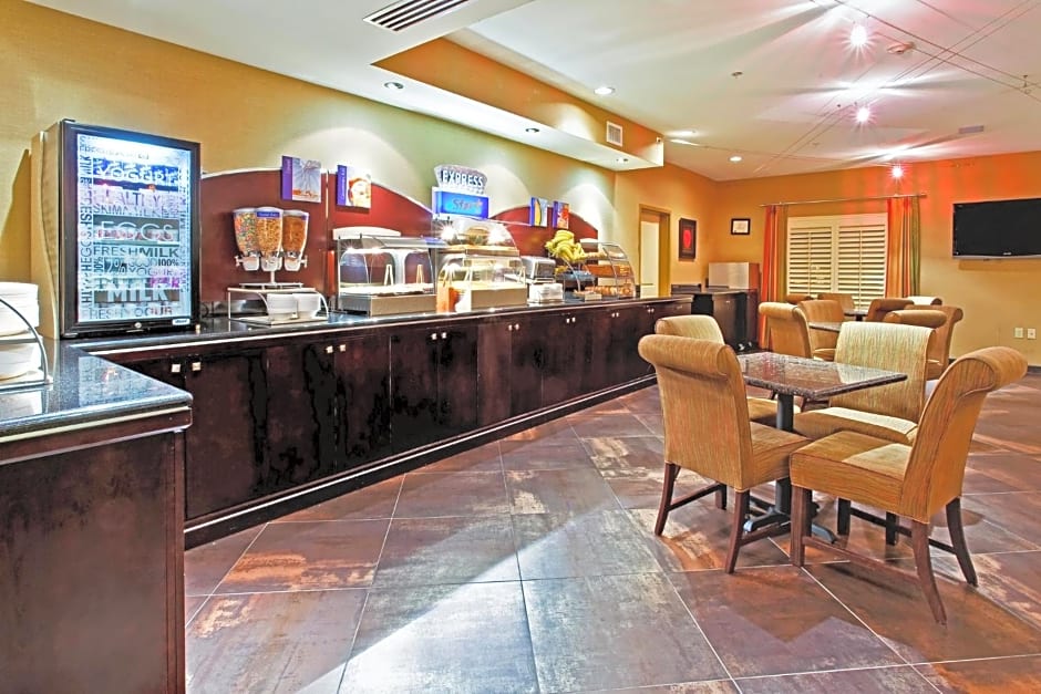 Holiday Inn Express Hotel & Suites Dallas South - DeSoto