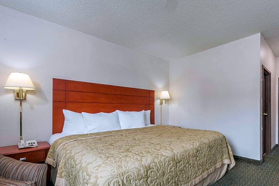 Super 8 by Wyndham St Charles