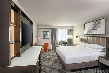 King Room with Bath Tub - Mobility and Hearing Access/Non-Smoking