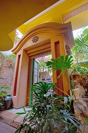 Secret Garden Inn