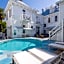 Deluxe King - Curry Mansion with Pool!