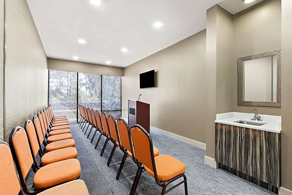 Holiday Inn Express Atlanta Nw - Galleria Area