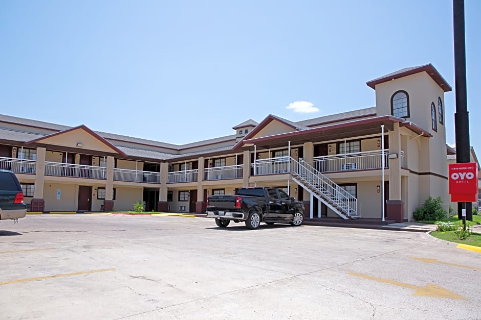 OYO Hotel McAllen Airport South - 1 mi from McAllen Medical Center