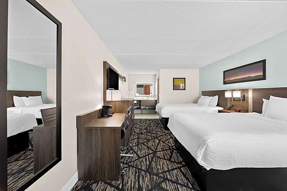 Clarion Inn & Suites near the Leconte Center Pigeon Forge