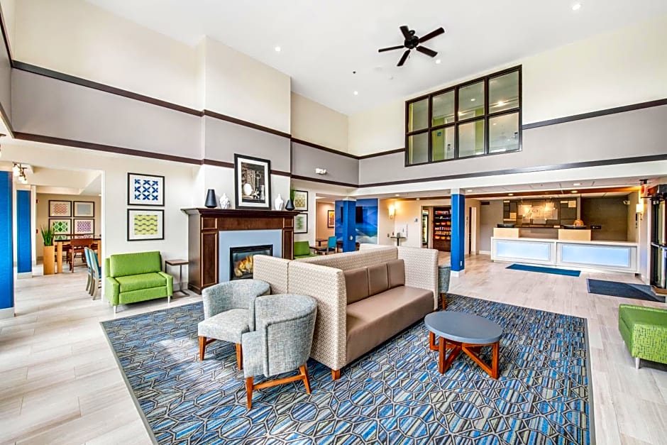 Holiday Inn Express - Delafield