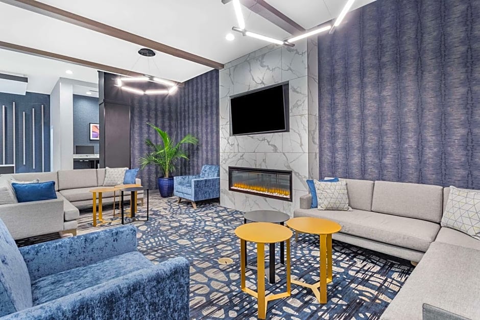 LaQuinta Suites by Wyndham South Bend Notre Dame Area