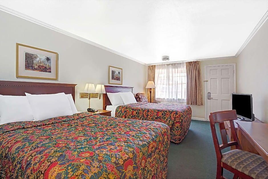 Days Inn by Wyndham Everett
