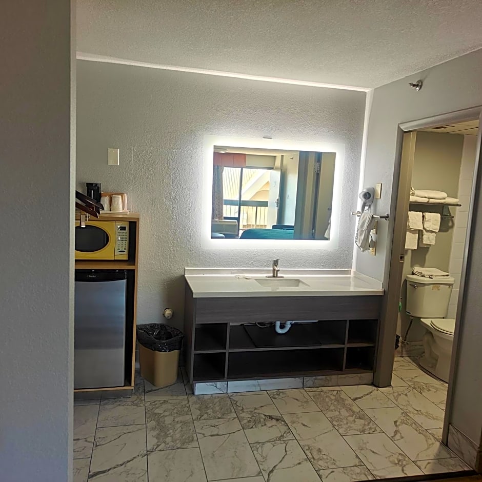 Mountain Vista Inn & Suites - Near the Island inPigeon Forge