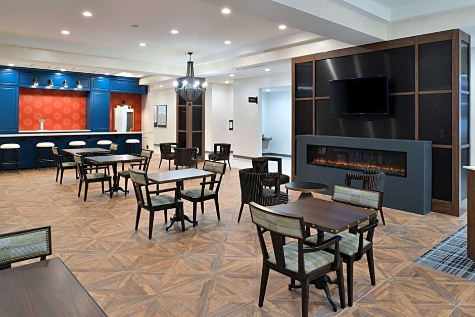 Hampton Inn By Hilton & Suites Greensboro Downtown, NC