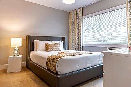 One Bedroom Queen Suite