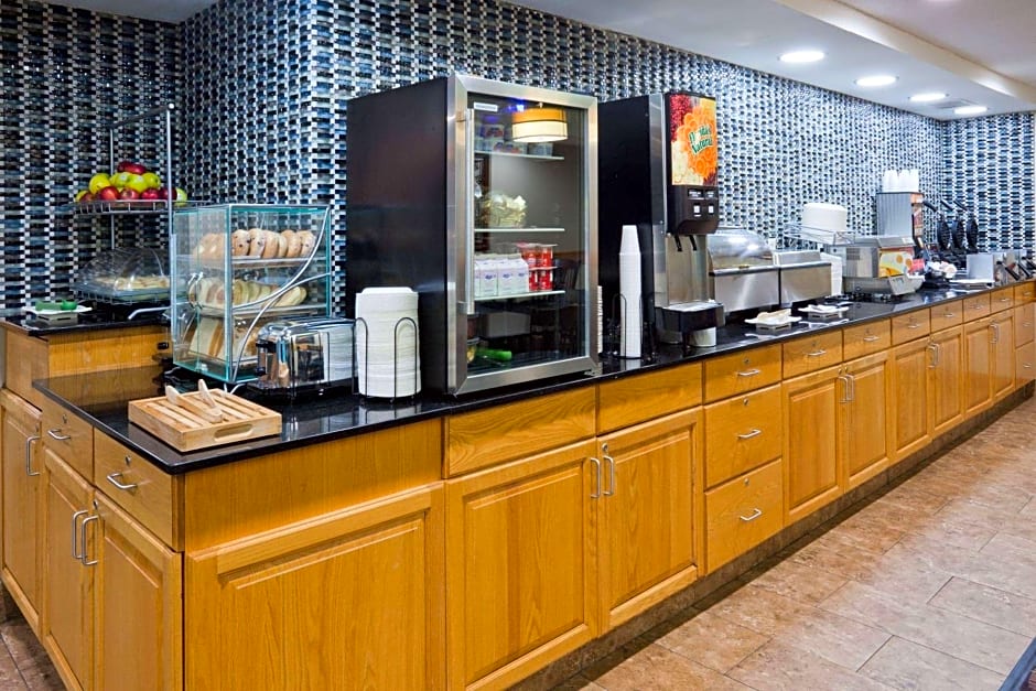 AmericInn by Wyndham Shakopee Near Canterbury Park