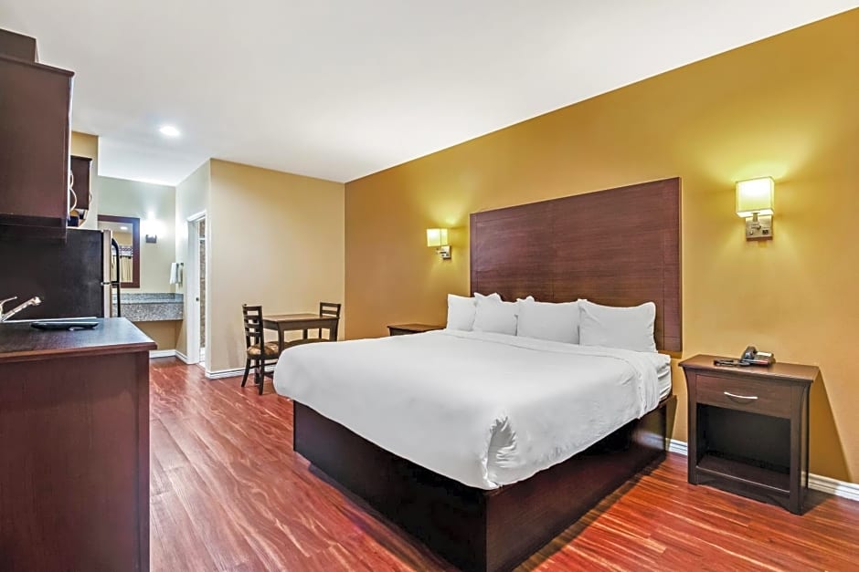 Americas Best Value Inn Houston at FM 529