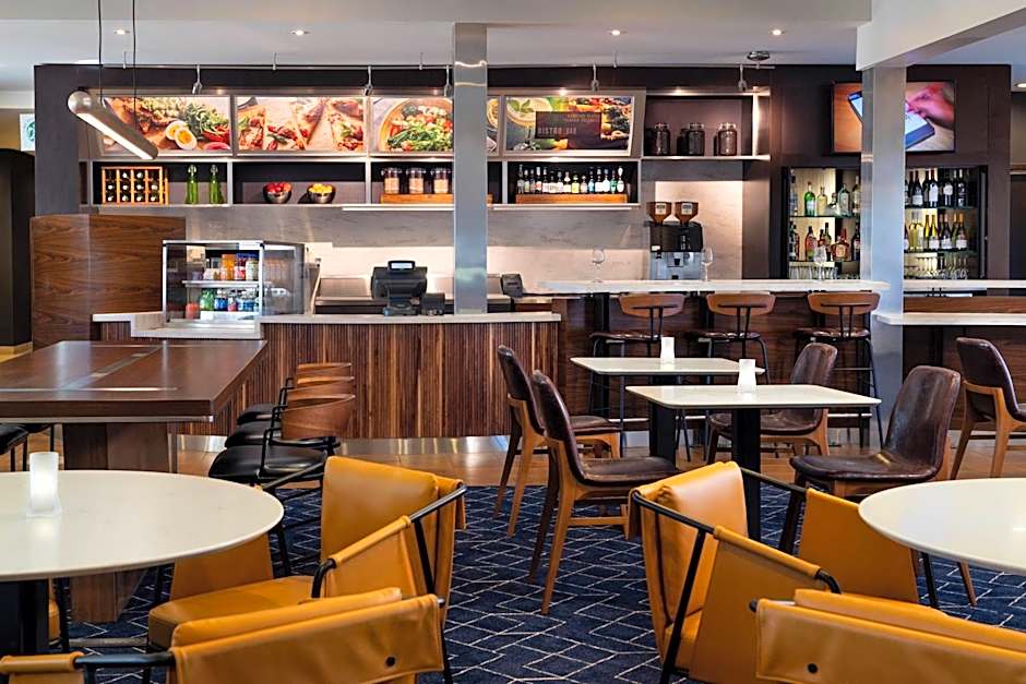 Courtyard by Marriott Bakersfield