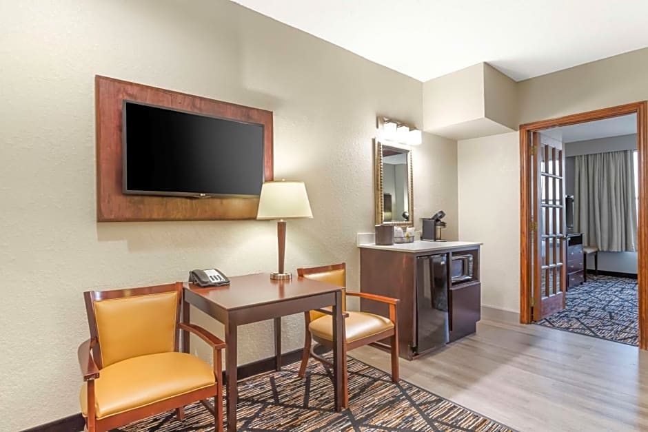 Best Western Plus Hobby Airport Inn & Suites