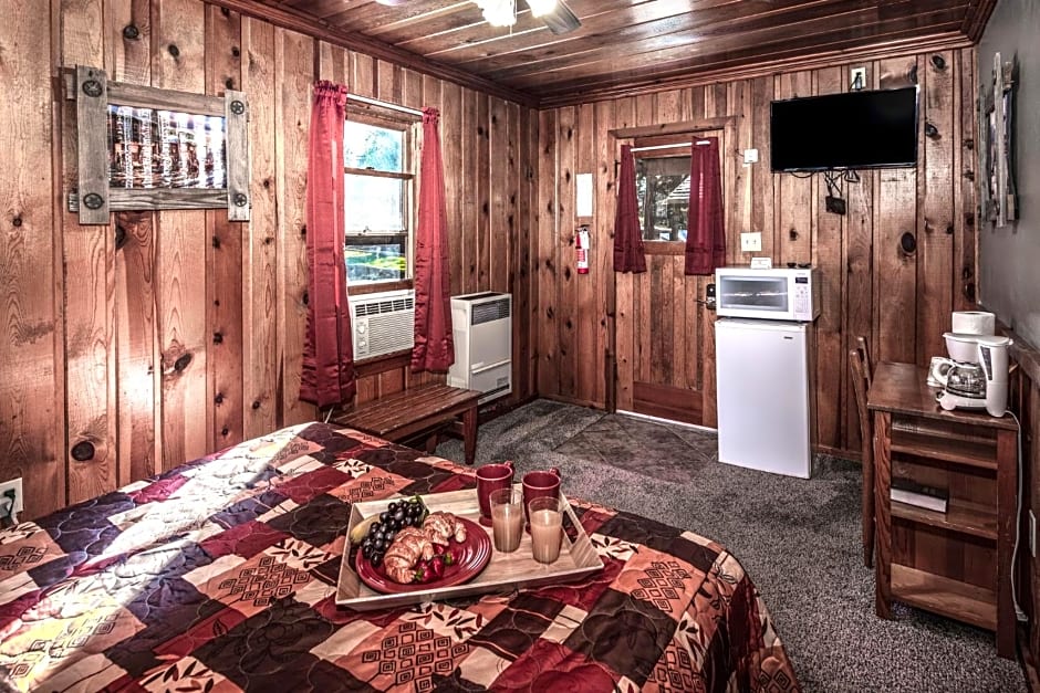 Apache Village 5, Queen Bed, Midtown, Sleeps 2
