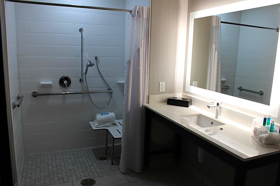 Holiday Inn Express & Suites SHAWNEE-KANSAS CITY WEST