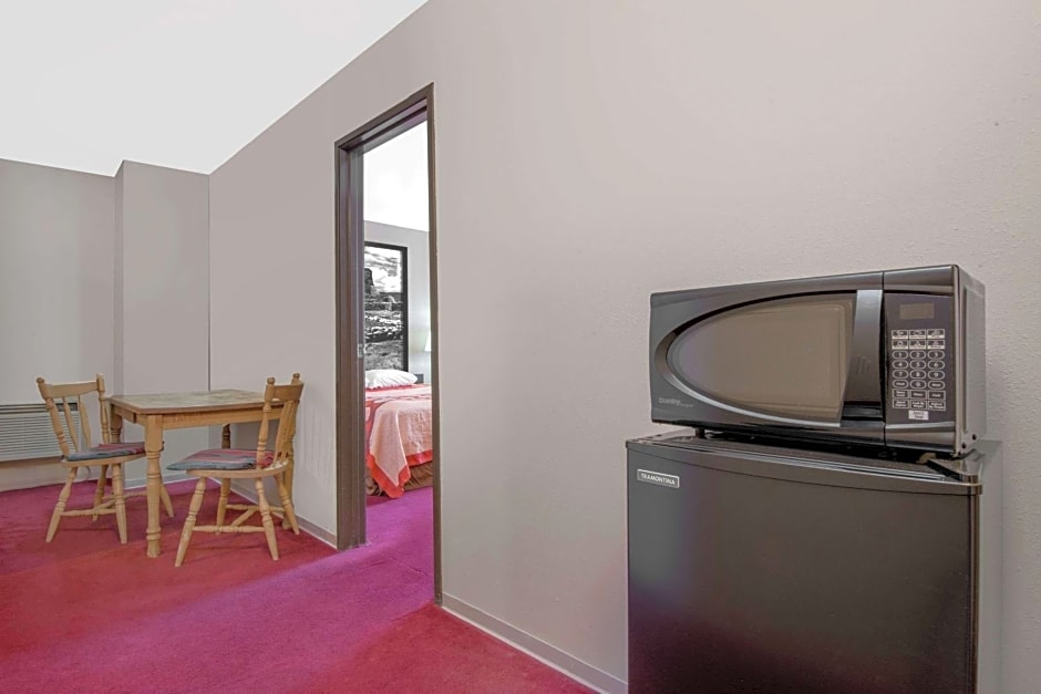 Super 8 by Wyndham Taos