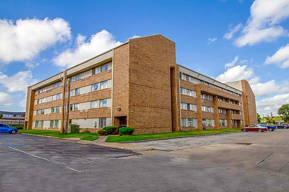 Tulsa Square Hotel Central, I-44 By OYO
