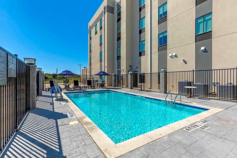 Comfort Inn & Suites Balch Springs - SE Dallas