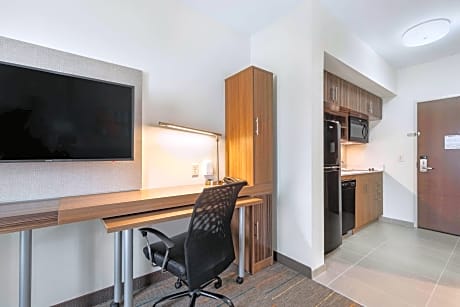 1 King Bed, Suite, Nonsmoking