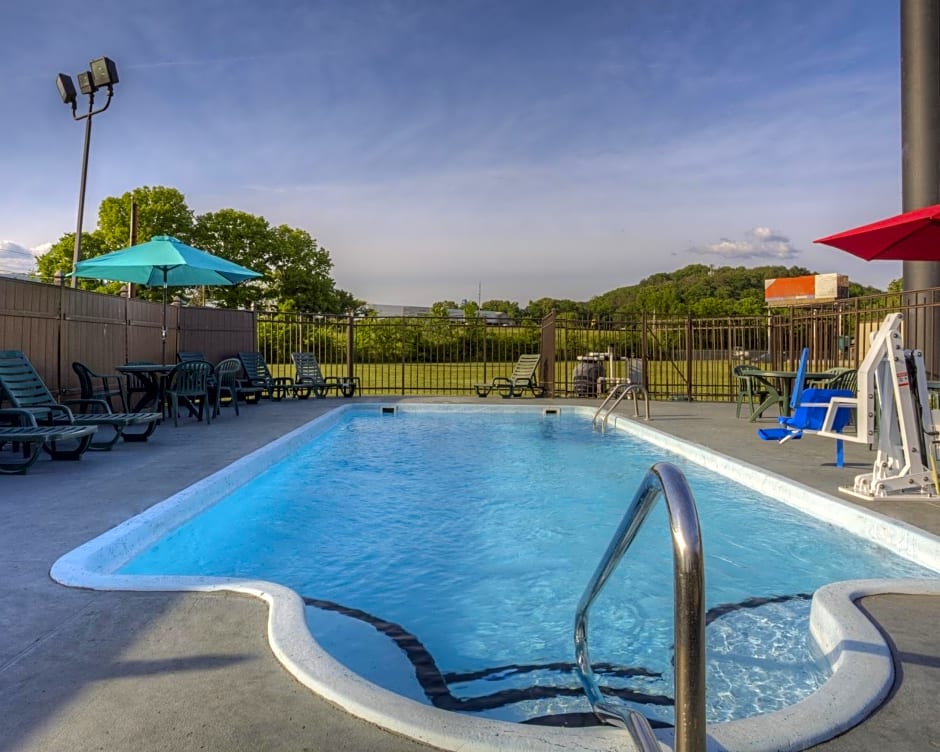 Howard Johnson by Wyndham Chattanooga Lookout Mountain I-24