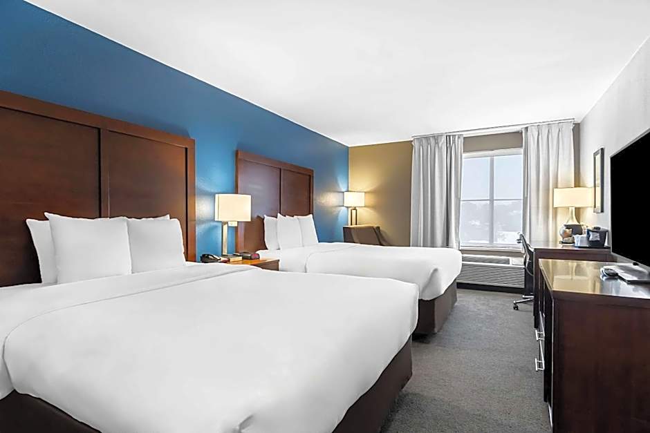 Comfort Inn & Suites near Tinley Park Amphitheater